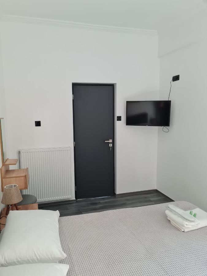 Jenny's Dream -acropolis Lux 2 Bedroom Apt, With Hot Tub, Free Netflix, Fast Wifi