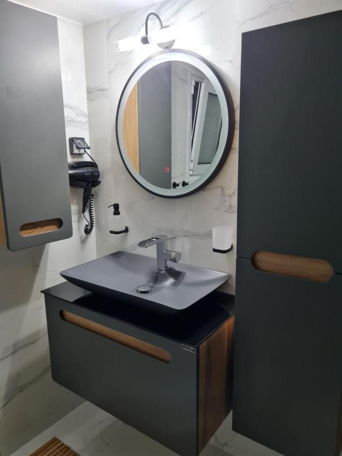 Jenny's Dream -acropolis Lux 2 Bedroom Apt, With Hot Tub, Free Netflix, Fast Wifi Athens