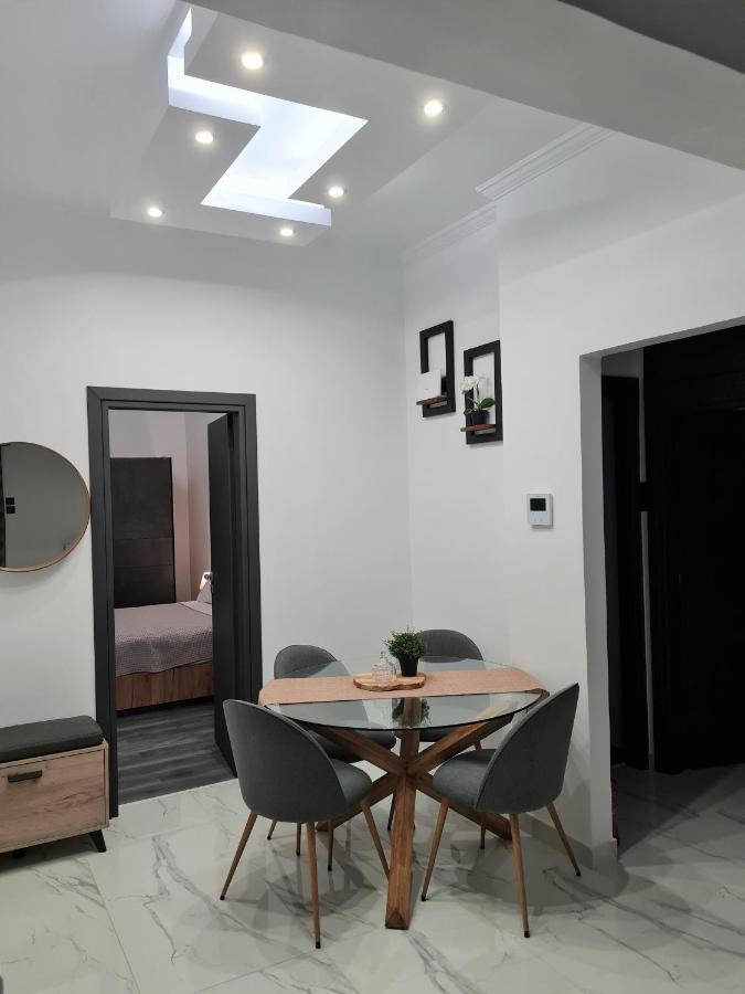 Apartment Jenny's Dream -acropolis Lux 2 Bedroom Apt, With Hot Tub, Free Netflix, Fast Wifi *